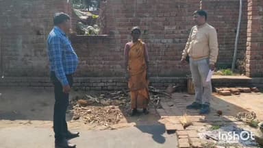 सारठ: ब्लॉक कॉर्डिनेटर ने पंचायत सचिव संग ठाढ़ी पंचायत में निर्माणाधीन आवासों का निरीक्षण किया, कार्रवाई की चेतावनी दी