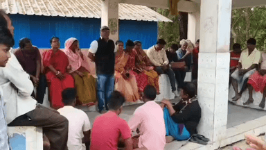 বাসন্তী: বাসন্তীতে তৃণমূল কংগ্রেসের সাংগঠনিক বৈঠক আয়োজিত হল,উপস্থিত ছিলেন অঞ্চল সভাপতি এবং প্রধান।