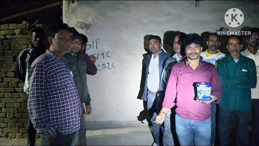 আড়শা: আড়শাতে বিধানসভা নির্বাচনকে সামনে রেখে তৃণমূল কংগ্রেসের পক্ষ থেকে দেয়াল লিখন শুরু