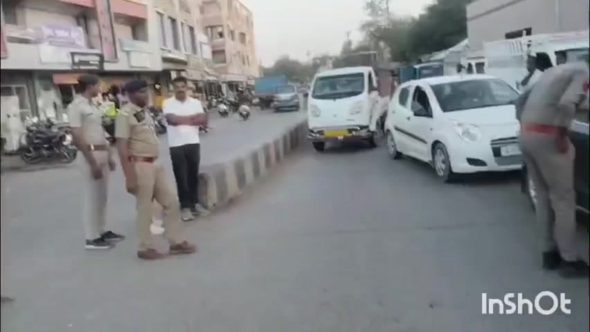 રાપર: રાપર પોલીસ દ્વારા શહેરના વિવિધ વિસ્તારોમાં ટ્રાફિક ઝુંબેશ,નિયમો ભંગ કરનારને દંડ ફટકારાયો