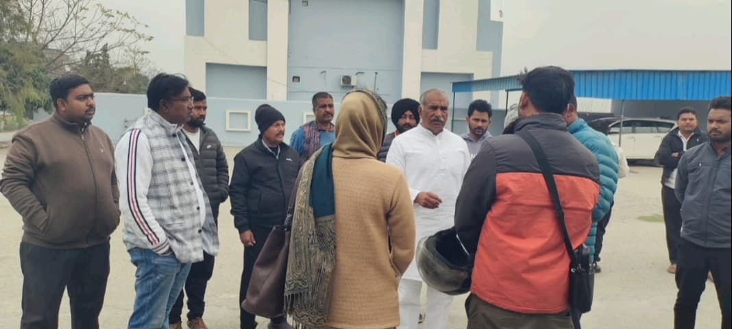 गदरपुर: गदरपुर विधायक अरविंद पांडेय ने गूलरभोज स्थित अपने आवास पर क्षेत्रवासियों की समस्याएं सुनीं, समाधान का दिया आश्वासन