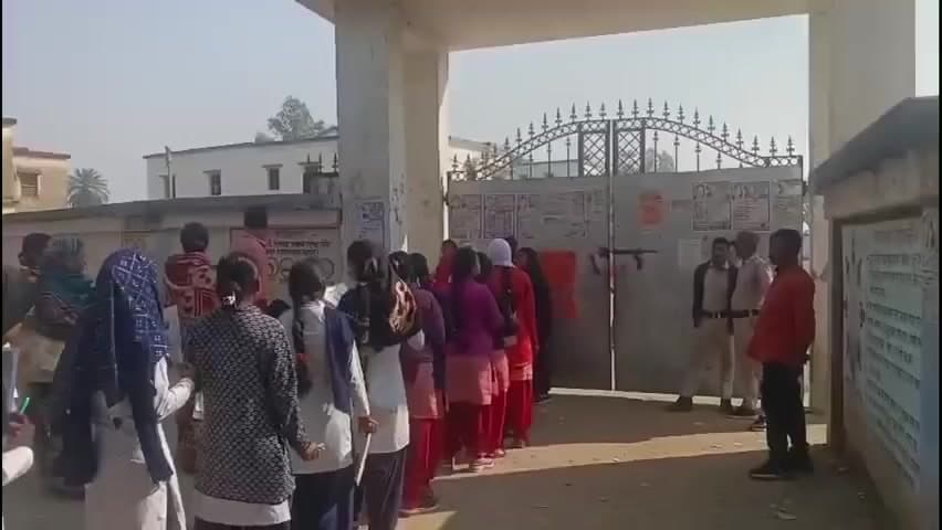 নলহাটি ২: ভগল দিঘী হাই স্কুল সহ নলহাটি ২ ব্লকের ৩টি পরীক্ষা কেন্দ্রে পর্ষদের সমস্ত নিয়ম মেনে আজ হচ্ছে ৪র্থ দিনের উচ্চ মাধ্যমিক