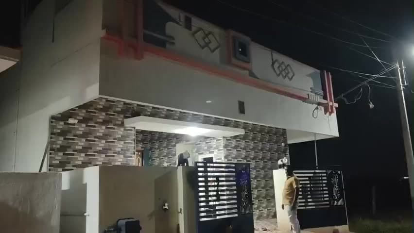 நிலக்கோட்டை: நிலக்கோட்டையில் பட்டப் பகலில் VAO வீட்டின் பூட்டை உடைத்து 42 பவுன் தங்க நகை கொள்ளை அடித்த வழக்கில் வாலிபர் கைது
