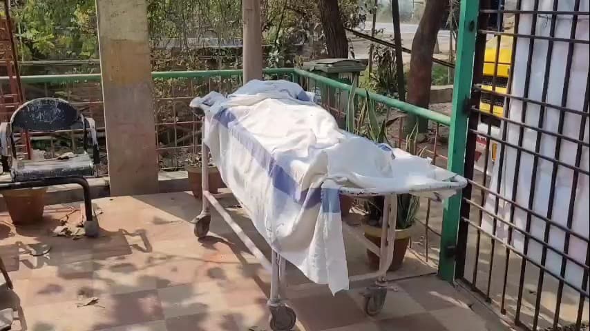 रामगढ़ चौक: शिशमा में सड़क किनारे मिला 50 वर्षीय अज्ञात व्यक्ति का शव, पुलिस पहचान में जुटी
