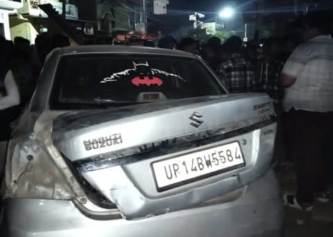 फरीदपुर: बीसलपुर रोड पर हुआ जबरदस्त हादसा, अनियंत्रित कार ने टकराई ट्रैक्टर ट्राली से