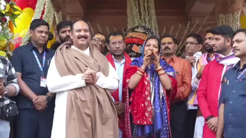 सीहोर: छत्तीसगढ़ के मुख्यमंत्री पत्नी संग कुबरेश्वर धाम पहुंचे, रुद्राक्ष आरती में हुए शामिल