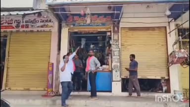 చెన్నూరు: బాల్క సుమన్ అరెస్ట్ కు నిరసనగా బంద్ పిలుపు నేపథ్యంలో చెన్నూరు పట్టణంలో జనజీవనం స్తంభించింది