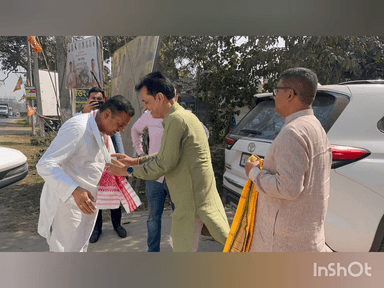 পলাশবাৰী: বাটৰহাট স্হিত জিলা বিজেপিৰ মুখ্য কাৰ্যালয়ত ,উপস্থিত সাংসদ তথা ভাৰতীয় জনতা পাৰ্টীৰ মূখপাত্ৰ ড০ সম্বিত পাত্ৰ