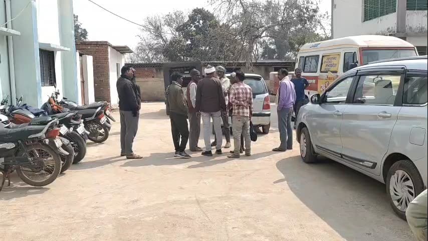 हनुमना: बहुती गांव में 30 वर्षीय महिला ने फांसी लगाकर दी जान, मासूम बच्चों ने देखा मंजर, पुलिस ने शव परिजनों को सौंपा