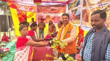अल्बर्ट एक्का (जारी): सीकरी पंचायत के अंबा टोली गांव में एक दिवसीय आम बागवानी किसान सम्मेलन का आयोजन