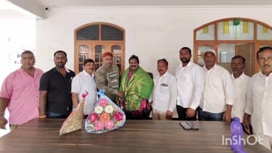 వర్ధన్నపేట: వర్ధన్నపేట నియోజకవర్గం చెందిన పలువురు బిజెపి నేతలు మాజీ ఎమ్మెల్యే ఆరురి రమేష్ ను మర్యాదపూర్వకంగా కలిశారు