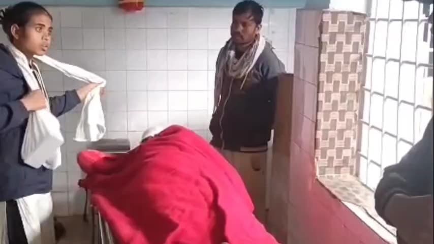 नईगढ़ी: नईगढ़ी तहसील के जुडमनिया गांव में सड़क हादसा, कुत्ते को बचाने में बाइक फिसली, महिला घायल, रीवा रेफर