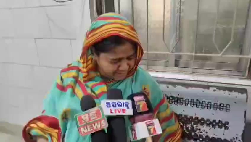 ଜଳେଶ୍ବର: ବ୍ରାଉନ ସୁଗାର କାରବାର କୁ କେନ୍ଦ୍ର କରି ଭୁଜାଲି ମାଡ। ସମ୍ପର୍କୀୟ ଭାଇକୁ ଭୁଜାଲି ମାରିଲା ଭାଇ,ରାଜପୁର ବସ୍ତି ର ଘଟଣା