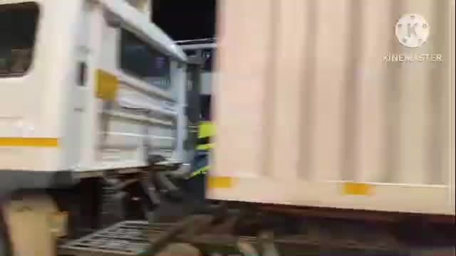 सोजत: आगे चल रहे ट्रेलर ने लगाए ब्रेक, सवारी से भरी स्लीपर बस सोजत में पीछे से टकराई, इमरजेंसी गेट से लोगों ने निकलकर बचाई जान
