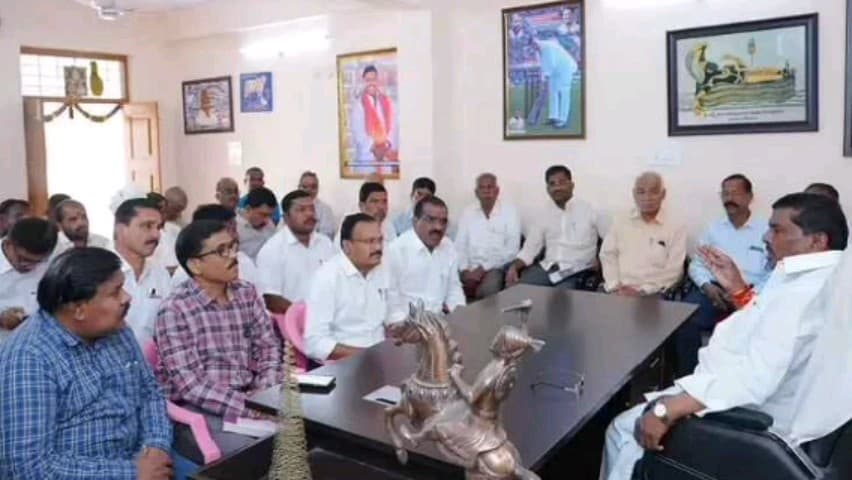 పటాన్​​చెరు: పటాన్చెరులో ఈ నెల 21వ తేదీన సేవాలాల్ జయంతి నిర్వహించేందుకు ఏర్పాట్లపై సమీక్ష నిర్వహించిన ఎమ్మెల్యే గూడెం మహిపాల్ రెడ్డి