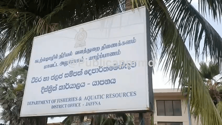 இராமேஸ்வரம்: ராமேஸ்வரம் மீனவர்கள் மேலும் 12 பேர் இரண்டு படகுடன் நெடுந்தீவு அருகே கைது இலங்கை கடற்படை நடவடிக்கை