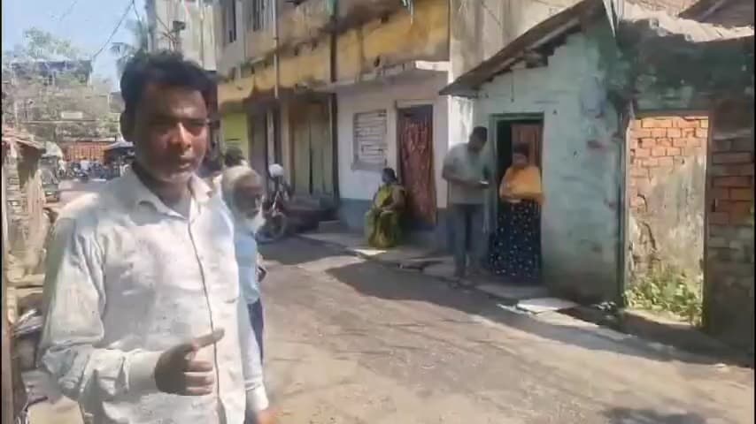 ব্যারাকপুর ১: গারুলিয়ায় বাড়ির সামনে থেকে টোটো চুরি, চুরির ঘটনার তদন্তে নোয়াপাড়া থানার পুলিশ