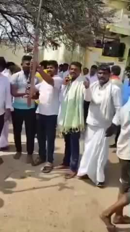ದೇವದುರ್ಗ: ಸಾರ್ವಜನಿಕ ಸ್ಥಳದಲ್ಲಿ ಗಾಳಿಯಲ್ಲಿ ಗುಂಡು ಹಾರಿಸಿ ಯುವಕರ ಪುಂಡಾಟಿಕೆ