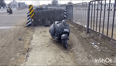 राघोगढ़: साडा कॉलोनी सर्विस रोड पर गैस सिलेंडर से भरे ट्रक ने स्कूटी सवारों को रौंदा, एक की मौत, दूसरा घायल