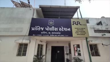 પ્રાંતિજ: પ્રાંતિજ ટોલનાકા પાસેથી LCBએ દારૂ પકડ્યો:અર્ટીગા કારમાંથી ₹1.05 લાખનો વિદેશી દારૂ જપ્ત, ચાર સામે ગુનો