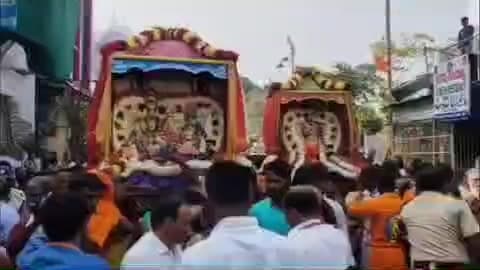 శ్రీకాళహస్తి: పట్టణంలో స్వామి అమ్మవార్ల గిరి ప్రదక్షణ అత్యంత వైభవంగా నిర్వహించారు