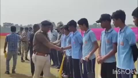महुआ: महुआ के आर आर मेमोरियल पब्लिक स्कूल परई चकमाजाहिद में शुक्रवार को वार्षिक खेलकूद प्रतियोगिता का आयोजन
