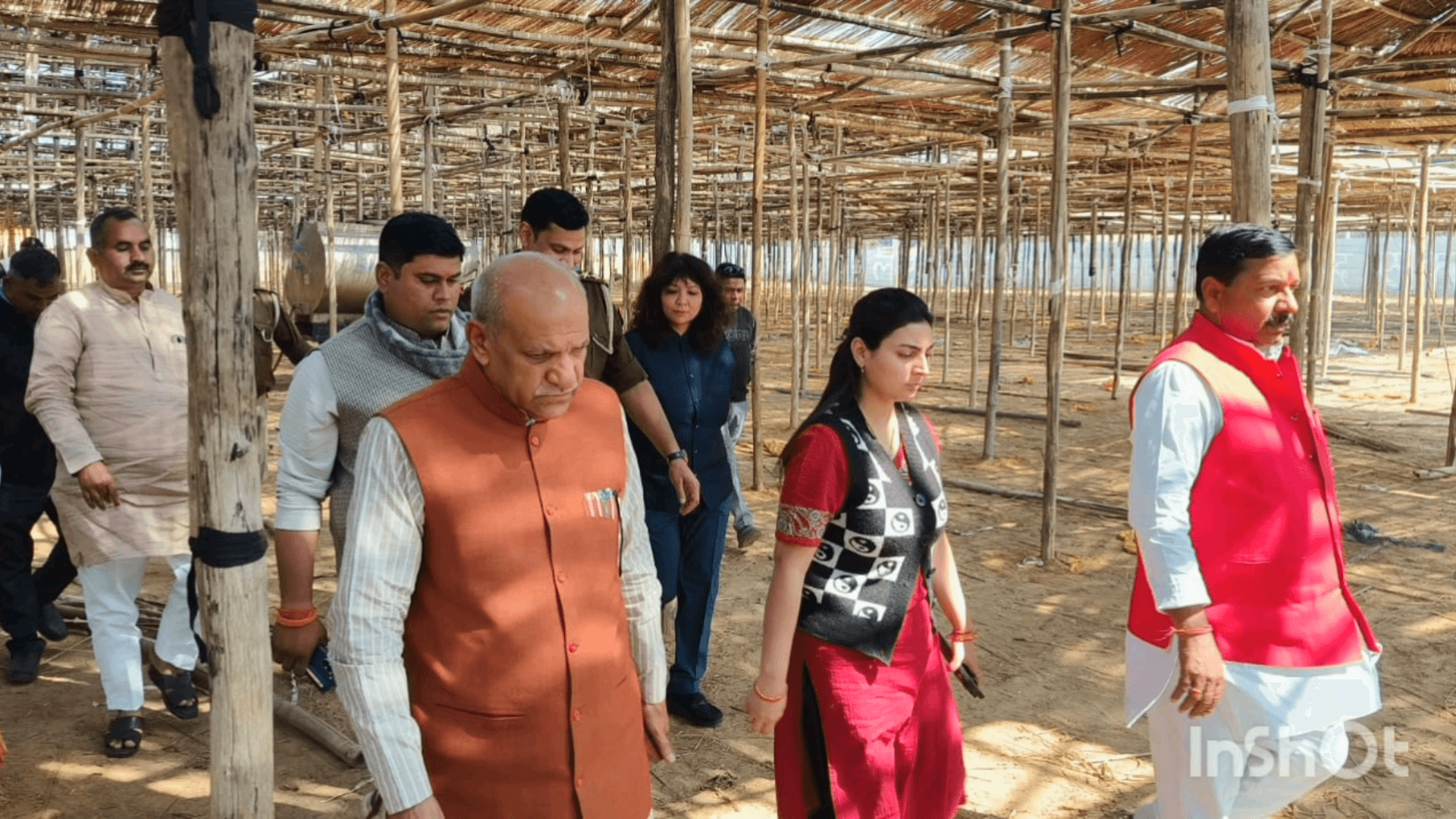 जसराना: नागऊ चौराहा पर 1108 कुंडीय महायज्ञ की तैयारी को लेकर एसडीएम और तहसीलदार ने किया निरीक्षण