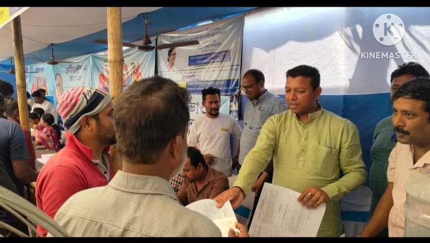 দেশপ্রাণ: কাঁথি পৌরসভা আয়োজিত যুব সাথী ক্যাম্পের পরিদর্শনে উপস্থিত পৌরসভার চেয়ারম্যান সুপ্রকাশ গিরি