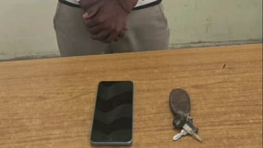 चेरिया बरियारपुर: करोड़ सूरजनगर लूट मामले में एक व्यक्ति मोबाइल और बाइक की चाबी के साथ गिरफ्तार