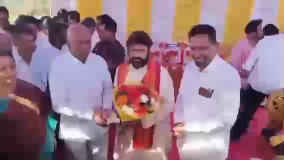 మడకసిర: హిందూపురం ఎమ్మెల్యే నందమూరి బాలకృష్ణను కలిసిన మాజీ ఎమ్మెల్సీ తిప్పేస్వామి