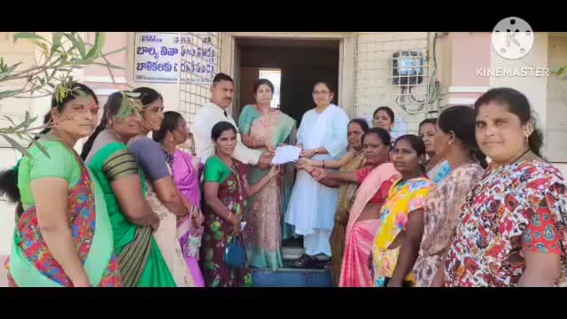 కదిరి: అంగన్వాడీల సమస్యలు పరిష్కరించాలని కదిరి ఐసిడిఎస్ కార్యాలయంలో సిఐటియు ఆధ్వర్యంలో అంగన్వాడీల వినతి
