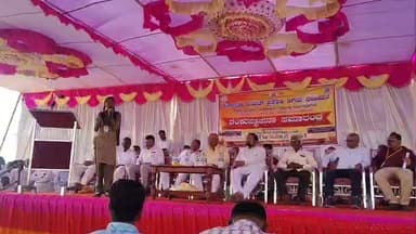 ಅಥಣಿ: ಯಲಿಹಡಲಗಿ ಗ್ರಾಮದಲ್ಲಿ ವೇದಿಕೆಯೇ ಮೇಲೆಯೇ ಶಾಸಕ ಲಕ್ಷ್ಮಣ ಸವದಿಗೆ ಹೈಸ್ಕೂಲ್ ಮಂಜೂರಾತಿ ಮಾಡುವಂತೆ ಮನವಿ ಮಾಡಿದ ವಿದ್ಯಾರ್ಥಿನಿ