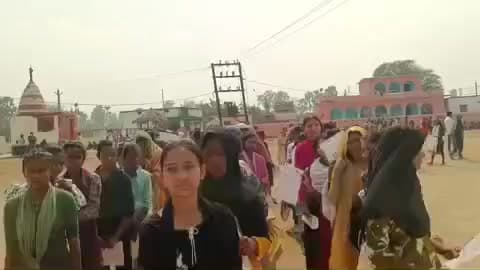 रजौन: रजौन में कड़ी सुरक्षा के बीच दो परीक्षा केन्द्रों पर परीक्षार्थियों ने दी सामाजिक विज्ञान की परीक्षा