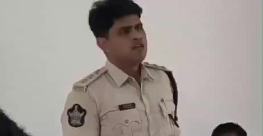 గంగాధర నెల్లూరు: ర్యాగింగ్ కు పాల్పడితే చట్ట ప్రకారం కఠిన చర్యలు తప్పవు. 
డి.ఎస్.పి.
సయ్యద్ మొహమ్మద్ అజీజ్,
.
