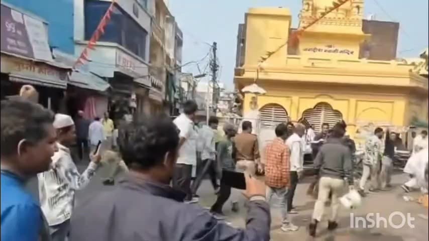 सिवनी मालवा: कैलाश विजयवर्गीय के 'औकात' बयान पर कांग्रेस नेता भड़के, सिवनी मालवा में पुतला फूंका, माफी और इस्तीफे की मांग