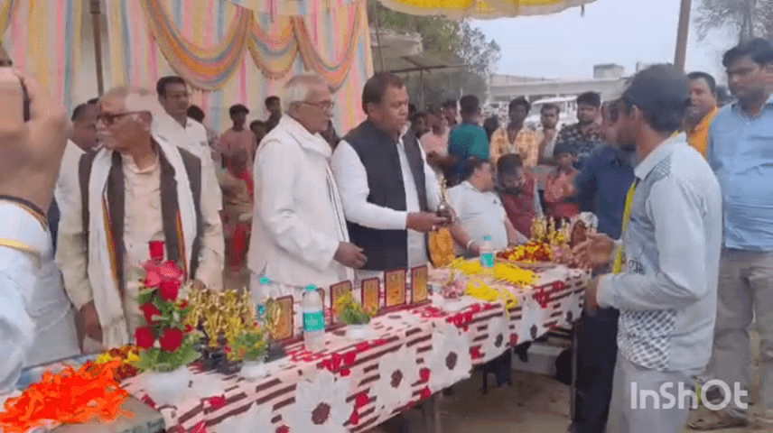 त्योंथर: सोनौरी में रंगीला क्रिकेट कप का समापन, भाजपा नेता कौशलेश तिवारी ने विजेता व उपविजेता को ट्रॉफी देकर किया सम्मानित