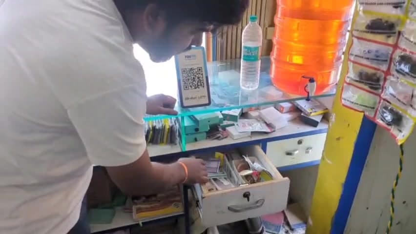 ನೆಲಮಂಗಲ: ನಗರ ಪೊಲೀಸ್ ಠಾಣೆ ಕೂಗಳತೆ ದೂರದಲ್ಲೆ ಮೊಬೈಲ್ ಶಾಪ್ ಗೆ ಕನ್ನ ಹಾಕಿದ ಕದೀಮರು