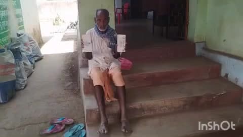 ଚମ୍ପୁଆ: କାଳିକା ପ୍ରସାଦ ପଞ୍ଚାୟତ କାର୍ଯ୍ୟାଳୟ ବାହାରେ ଚାରି ମାସ ର ଭତ୍ତା ଟଙ୍କା ନପାଇ ହତାସ ‌ହୋଇ ବସିରହିଲେ ହିତାଧିକାରୀ
