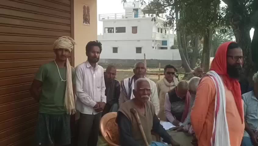 शाहकुंड: मोहनपुर में पंचायत सरकार भवन बनने से गोवराय पंचायत की जनता ने किया विरोध प्रदर्शन