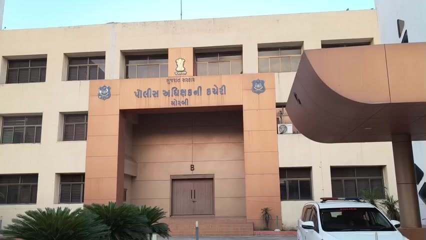 મોરબી: મોરબી જિલ્લામાં કાયદો અને વ્યવસ્થાની સ્થિતિ બદતર  એસપી કચેરીને તાળાબંધીની ચીમકી