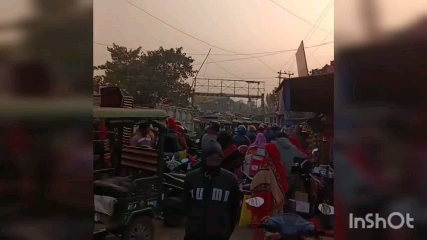 রতুয়া ২: নিত্যদিনের সমস্যায় ভুক্তভোগী সামসি রেলগেটে সাধারণ মানুষ, ওভার ব্রিজের দাবি উঠছে
