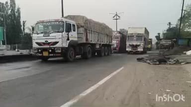 नांदगाव: पुणे इंदोर राष्ट्रीय महामार्गावर मोठ्या प्रमाणात वाहतुकीची कोंडी मनमाड शहरातील नागरिक त्रस्त