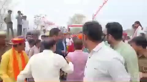 गढ़ी: सुजाजी का गढ़ा बरोडिया में कृष्ण मंदिर की प्राण प्रतिष्ठा समारोह में पूर्व सीएम वसुंधरा राजे ने की शिरकत