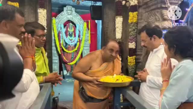 హిందూపూర్‌: లేపాక్షి వీరభద్ర ఆలయాన్ని కుటుంబంతో కలిసి సందర్శించిన తెలంగాణ సిపి సజ్జనార్