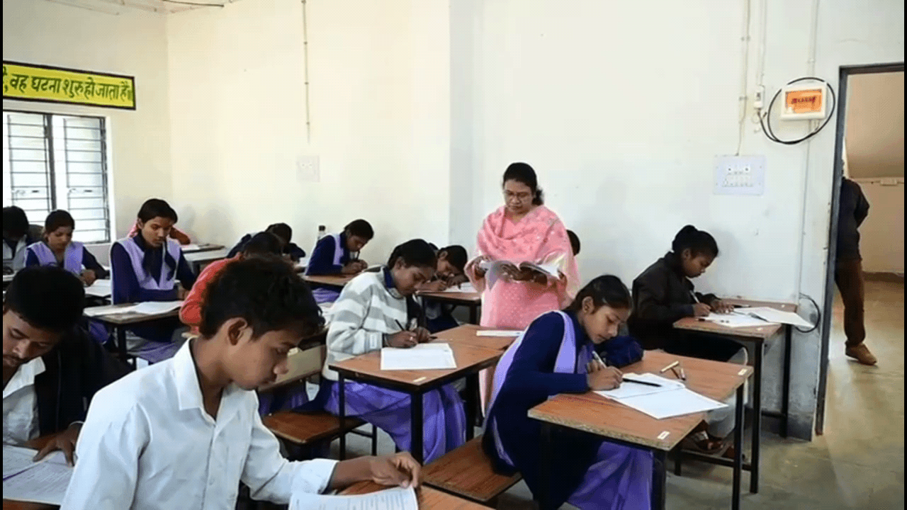 पेण्ड्रा: कलेक्टर ने बोर्ड परीक्षा केंद्रों का निरीक्षण किया, जीपीएम में व्यवस्थाओं का जायजा लिया और उड़नदस्ता दलों को दिए निर्देश