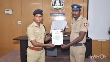 அரியலூர்: மாவட்ட எஸ்பி அலுவலகத்தில் புத்தாக்க பயிற்சியில் சிறந்து விளங்கிய,  காவல் துறையினருக்கு சான்றிதழ் வழங்கிய எஸ்பி