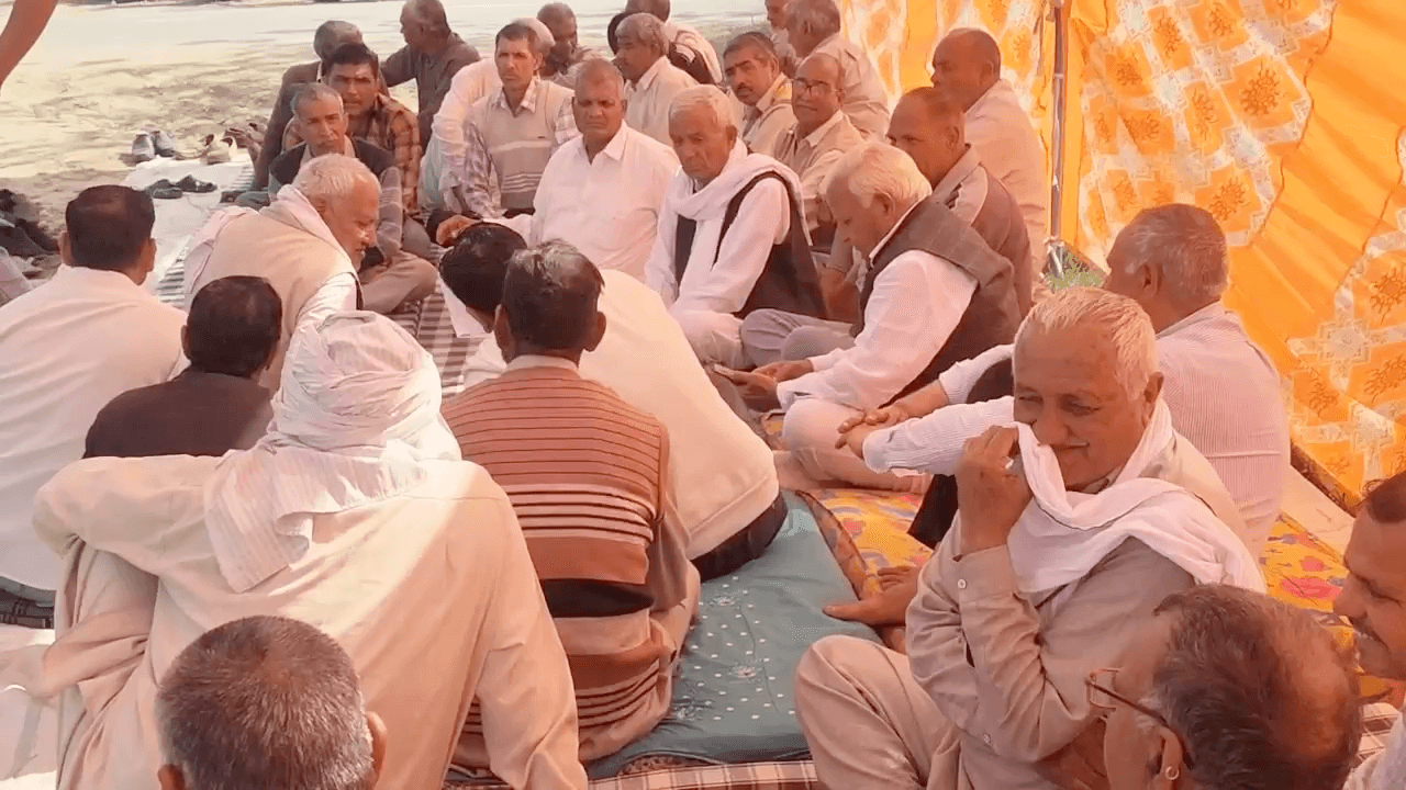 रादौर: पलाका में पोल्ट्री फार्म के विरोध में ग्रामीणों का प्रदर्शन पांचवें दिन भी जारी