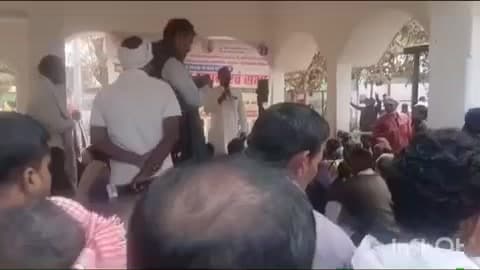 अधौरा: अधौरा प्रखंड मुख्यालय में भगवान बिरसा मुंडा की प्रतिमा के समक्ष आमसभा का आयोजन
