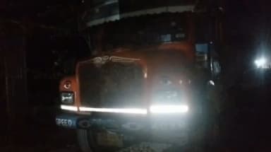 আলিপুরদুয়ার ২: রয়েল টি বিহীন বালি বোঝাই ট্রাক আটক করলো ঘোড়ামারা এলাকা থেকে