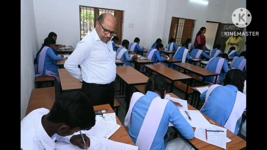 राजिम: कलेक्टर गरियाबंद ने बोर्ड परीक्षा केंद्रों का किया निरीक्षण